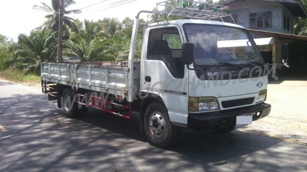 รถบรรทุก 6 ล้อติดตั้งก๊าซ NGVและCNG ยี่ห้อ ISUZU  NPR 130 แรงม้า กระบะคาร์โก้ ความยาวกระบะ5เมตร