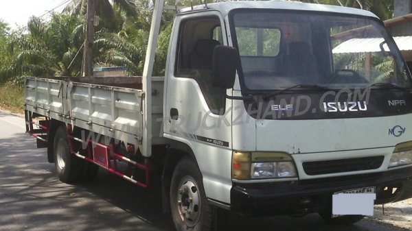 รถบรรทุก 6 ล้อติดตั้งก๊าซ NGVและCNG ยี่ห้อ ISUZU  NPR 130 แรงม้า กระบะคาร์โก้ ความยาวกระบะ5เมตร