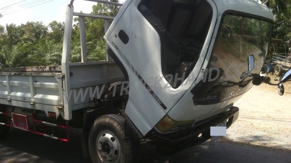 รถบรรทุก 6 ล้อติดตั้งก๊าซ NGVและCNG ยี่ห้อ ISUZU  NPR 130 แรงม้า กระบะคาร์โก้ ความยาวกระบะ5เมตร