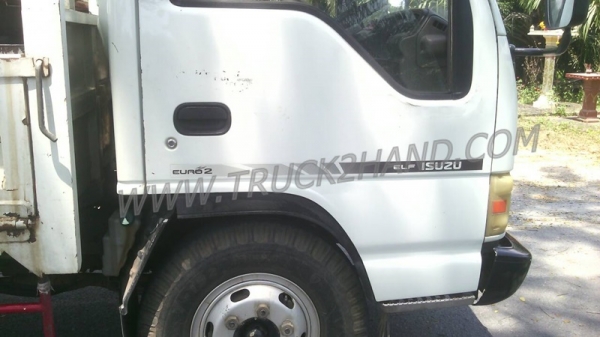 รถบรรทุก 6 ล้อติดตั้งก๊าซ NGVและCNG ยี่ห้อ ISUZU  NPR 130 แรงม้า กระบะคาร์โก้ ความยาวกระบะ5เมตร