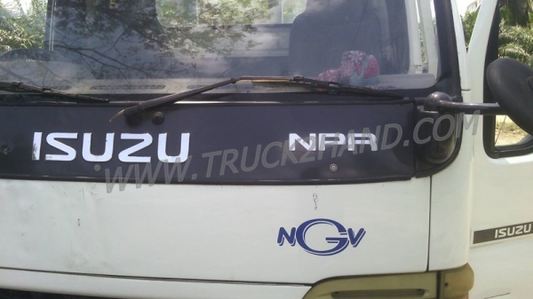รถบรรทุก 6 ล้อติดตั้งก๊าซ NGVและCNG ยี่ห้อ ISUZU  NPR 130 แรงม้า กระบะคาร์โก้ ความยาวกระบะ5เมตร