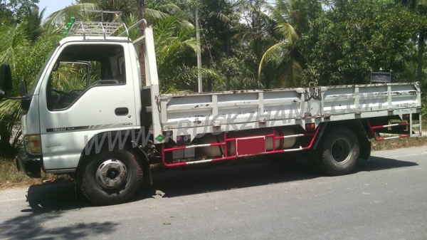 รถบรรทุก 6 ล้อติดตั้งก๊าซ NGVและCNG ยี่ห้อ ISUZU  NPR 130 แรงม้า กระบะคาร์โก้ ความยาวกระบะ5เมตร