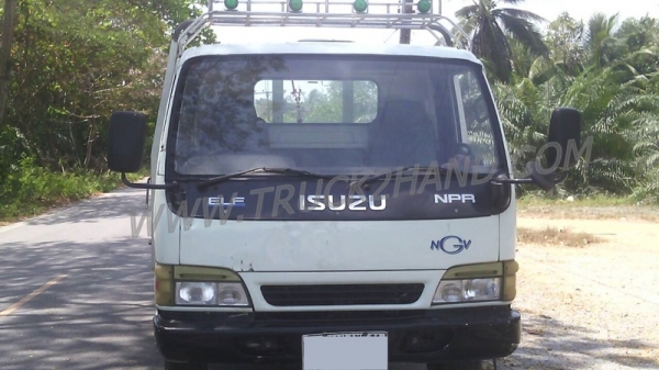 รถบรรทุก 6 ล้อติดตั้งก๊าซ NGVและCNG ยี่ห้อ ISUZU  NPR 130 แรงม้า กระบะคาร์โก้ ความยาวกระบะ5เมตร