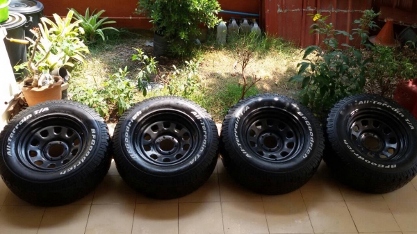 ขายล้อกะทะลาย rock 17 พร้อมยาง bf all