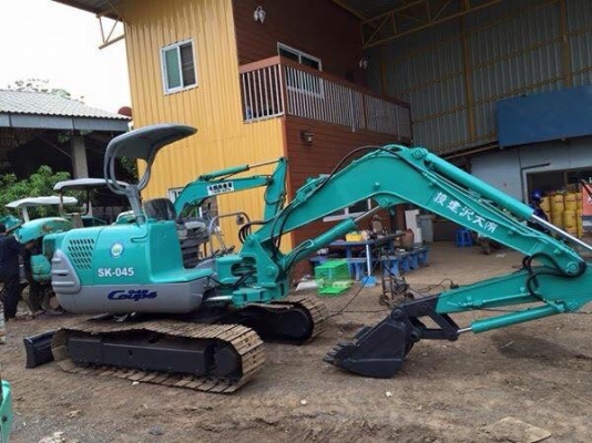 ขายรถขุด KOBELCO sk 045  คอลโทลสั้น  น้ำมัน ปั้มนิ้ว