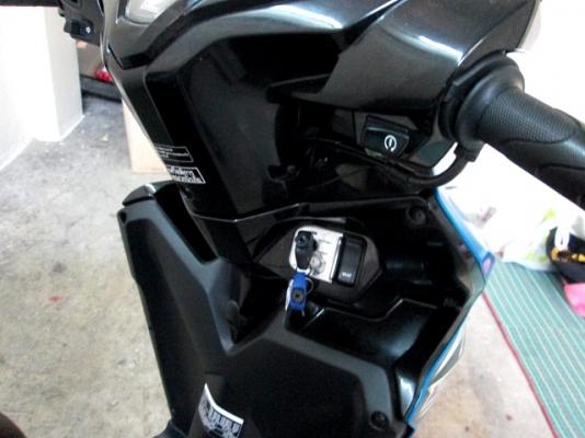 CLICK 125 i ลายเทรินอัฟ  สีนํ้าเงินดำ รถเดือน พฤศจิกายน ปี57 รถ 3 เดือน ไมล์ 3 พันโล ของแถม 3 รายการ 35900