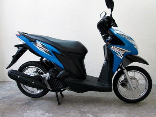 CLICK 125 i ลายเทรินอัฟ  สีนํ้าเงินดำ รถเดือน พฤศจิกายน ปี57 รถ 3 เดือน ไมล์ 3 พันโล ของแถม 3 รายการ 35900