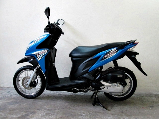 CLICK 125 i ลายเทรินอัฟ  สีนํ้าเงินดำ รถเดือน พฤศจิกายน ปี57 รถ 3 เดือน ไมล์ 3 พันโล ของแถม 3 รายการ 35900