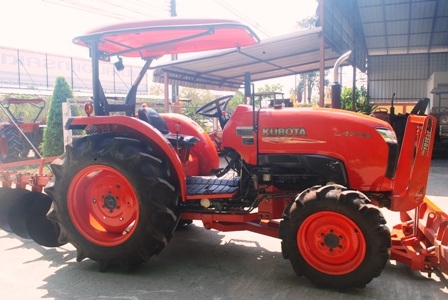 ขายรถไถ Kubota L 4708 (4WD) พร้อมดันหน้าและผานบุกเบิกช้าง รถเดิมๆ 610ชั่วโมง