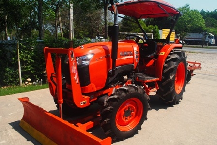ขายรถไถ Kubota L 4708 (4WD) พร้อมดันหน้าและผานบุกเบิกช้าง รถเดิมๆ 610ชั่วโมง