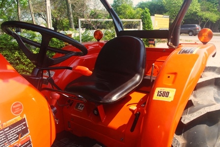ขายรถไถ Kubota L 4708 (4WD) พร้อมดันหน้าและผานบุกเบิกช้าง รถเดิมๆ 610ชั่วโมง ขายรถไถ Kubota L 4708 (4WD) พร้อมดันหน้าและผานบุกเบิกช้าง รถเดิมๆ 610ชั่วโมง