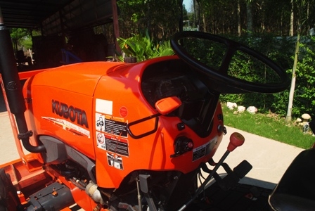 ขายรถไถ Kubota L 4708 (4WD) พร้อมดันหน้าและผานบุกเบิกช้าง รถเดิมๆ 610ชั่วโมง ขายรถไถ Kubota L 4708 (4WD) พร้อมดันหน้าและผานบุกเบิกช้าง รถเดิมๆ 610ชั่วโมง