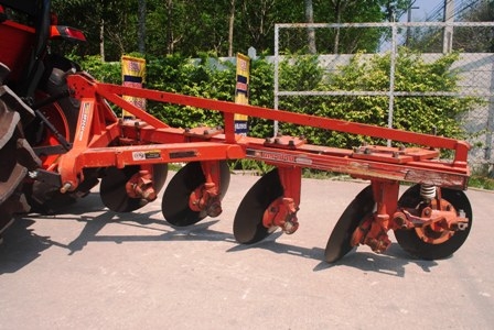 ขายรถไถ Kubota L 4708 (4WD) พร้อมดันหน้าและผานบุกเบิกช้าง รถเดิมๆ 610ชั่วโมง