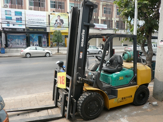ขายรถโฟล์คลิฟท์ KOMATSU รุ่น FG35NT-7 ราคา 345,000 บาท นำเข้าจากประเทศญี่ปุ่น 100\% ไม่เคยใช้งานในประเทศไทย