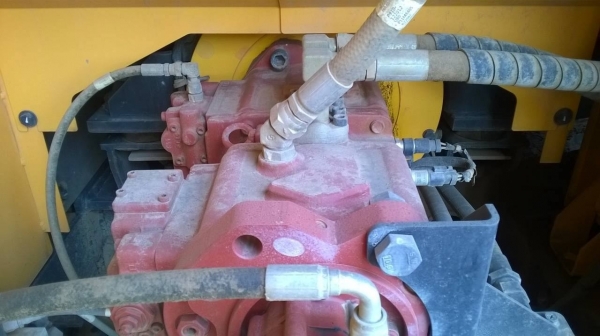 ขายแบคโฮ HYUNDAI 220-9S ออกห้างจดทะเบียนปี 56 สภาพใหม่ป้ายแดง ใช้งานแค่ 3,000 กว่า ชม. สวยเต็มทุกอย่าง แอร์หนาว ราคาต่อรองได้ครับ