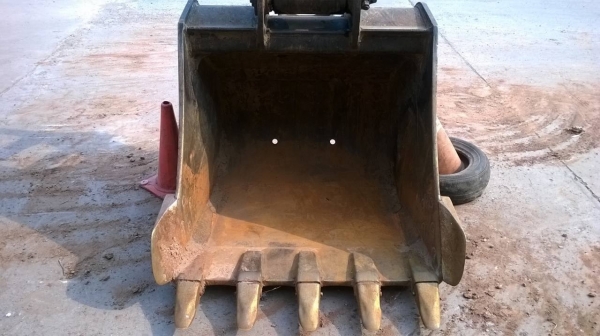 ขายแบคโฮ HYUNDAI 220-9S ออกห้างจดทะเบียนปี 56 สภาพใหม่ป้ายแดง ใช้งานแค่ 3,000 กว่า ชม. สวยเต็มทุกอย่าง แอร์หนาว ราคาต่อรองได้ครับ