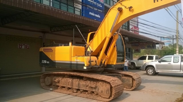 ขายแบคโฮ HYUNDAI 220-9S ออกห้างจดทะเบียนปี 56 สภาพใหม่ป้ายแดง ใช้งานแค่ 3,000 กว่า ชม. สวยเต็มทุกอย่าง แอร์หนาว ราคาต่อรองได้ครับ