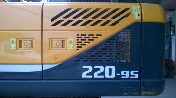 ขายแบคโฮ HYUNDAI 220-9S ออกห้างจดทะเบียนปี 56 สภาพใหม่ป้ายแดง ใช้งานแค่ 3,000 กว่า ชม. สวยเต็มทุกอย่าง แอร์หนาว ราคาต่อรองได้ครับ