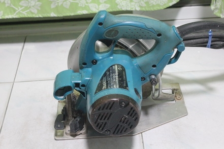 เลื่อยวงเดือน(Circular Saw) makita รุ่น 5007NF ขนาด 7" กำลัง 1,800W