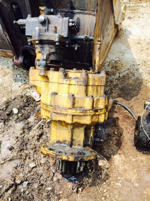 ขายด่วนมอเตอร์สวิง komatsu pc200-5