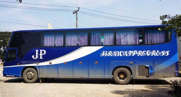 ขายรถบัสปรับอากาศส่วนบุคคล MITSUBISHI จดทะเบียนปี 2550 จำนวน 40 ที่นั่ง เครื่อง 6d16   6 สูบ 225 แรงม้า เครื่องเสียง ทีวี รถพร้อมใช้ ดูแลอย่างดี สภาพดีมาก เอกสารพร้อมโอน สนใจโทรคุยกันครับ   ราคา 690,000 บาท. (ถูกกว่ารถตู้อีก)  0896878976 โอ๋  id line : ch