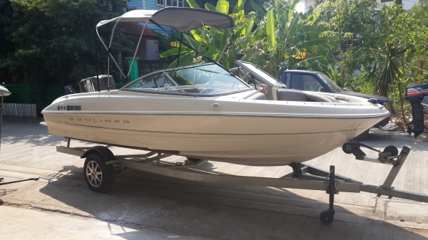 Bayliner Capri 18 ฟุต พร้อมทะเบียน และเทเลอร์