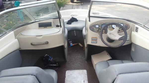 Bayliner Capri 18 ฟุต พร้อมทะเบียน และเทเลอร์