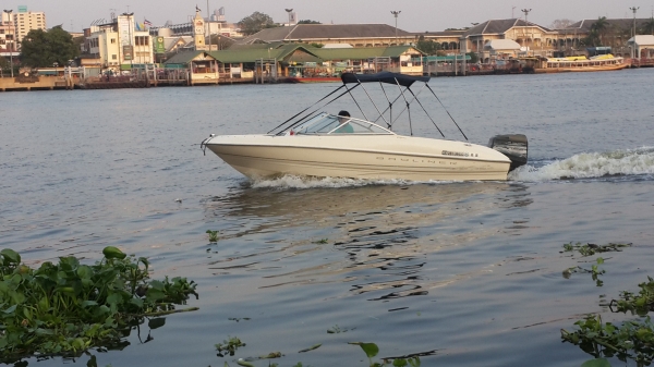Bayliner Capri 18 ฟุต พร้อมทะเบียน และเทเลอร์