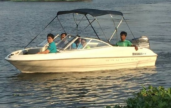 Bayliner Capri 18 ฟุต พร้อมทะเบียน และเทเลอร์