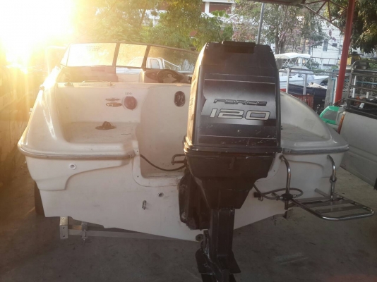 Bayliner Capri 18 ฟุต พร้อมทะเบียน และเทเลอร์