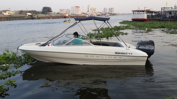 Bayliner Capri 18 ฟุต พร้อมทะเบียน และเทเลอร์