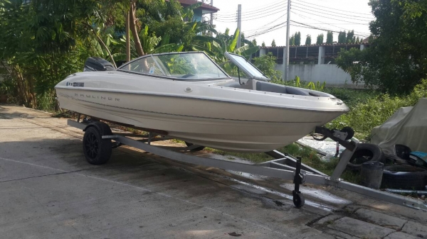 Bayliner Capri 18 ฟุต พร้อมทะเบียน และเทเลอร์