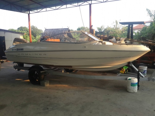 Bayliner Capri 18 ฟุต พร้อมทะเบียน และเทเลอร์