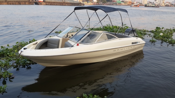 Bayliner Capri 18 ฟุต พร้อมทะเบียน และเทเลอร์