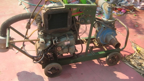 เครื่องดีเซล 2 สูบ สตาร์ทไฟฟ้า ตั้งอยู่บนแท่นพร้อมปั๊มหอยโข่ง 3 นิ้ว