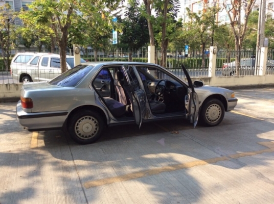 ขายรถHonda accord ปี92 วางเครื่องF22B V-tec เกียร์ธรรมดา ติดแก๊สLPGระบบหัวฉีด เพาเวอร์ กระจกไฟฟ้าทั้งคัน ภายในสวยเดิมมากสะอาดแอร์เย็นฉ่ำ วิทยุCDพร้อม ตัวถังสีเงาสวยเดิมๆไม่มีชนเลย หน้าหลังเดิมมาก ล้อแม็กเดิมๆ รถขับดี ช่วงล่างนิ่ม รถพร้อมใช้งานได้เลยครับ