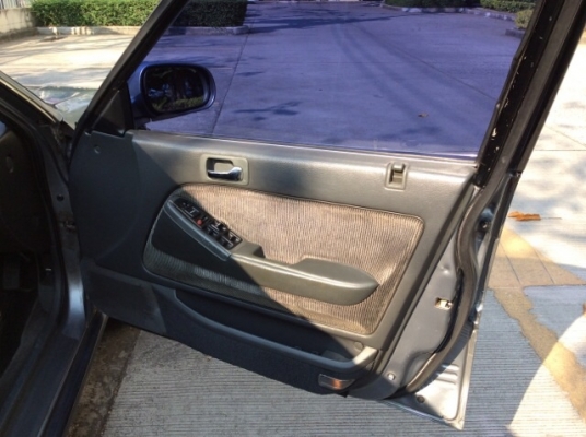 ขายรถHonda accord ปี92 วางเครื่องF22B V-tec เกียร์ธรรมดา ติดแก๊สLPGระบบหัวฉีด เพาเวอร์ กระจกไฟฟ้าทั้งคัน ภายในสวยเดิมมากสะอาดแอร์เย็นฉ่ำ วิทยุCDพร้อม ตัวถังสีเงาสวยเดิมๆไม่มีชนเลย หน้าหลังเดิมมาก ล้อแม็กเดิมๆ รถขับดี ช่วงล่างนิ่ม รถพร้อมใช้งานได้เลยครับ