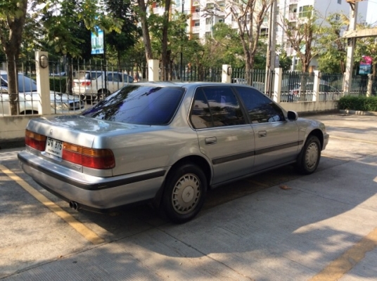 ขายรถHonda accord ปี92 วางเครื่องF22B V-tec เกียร์ธรรมดา ติดแก๊สLPGระบบหัวฉีด เพาเวอร์ กระจกไฟฟ้าทั้งคัน ภายในสวยเดิมมากสะอาดแอร์เย็นฉ่ำ วิทยุCDพร้อม ตัวถังสีเงาสวยเดิมๆไม่มีชนเลย หน้าหลังเดิมมาก ล้อแม็กเดิมๆ รถขับดี ช่วงล่างนิ่ม รถพร้อมใช้งานได้เลยครับ