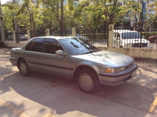 ขายรถHonda accord ปี92 วางเครื่องF22B V-tec เกียร์ธรรมดา ติดแก๊สLPGระบบหัวฉีด เพาเวอร์ กระจกไฟฟ้าทั้งคัน ภายในสวยเดิมมากสะอาดแอร์เย็นฉ่ำ วิทยุCDพร้อม ตัวถังสีเงาสวยเดิมๆไม่มีชนเลย หน้าหลังเดิมมาก ล้อแม็กเดิมๆ รถขับดี ช่วงล่างนิ่ม รถพร้อมใช้งานได้เลยครับ