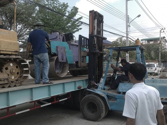 อีก llot นะคัรบ -ทางเราก็จัดขึ้นรถให้แล้วนะครับ รถแทร็กเตอร์ดันดิน รถบดดินไปเมียนม่าครับ