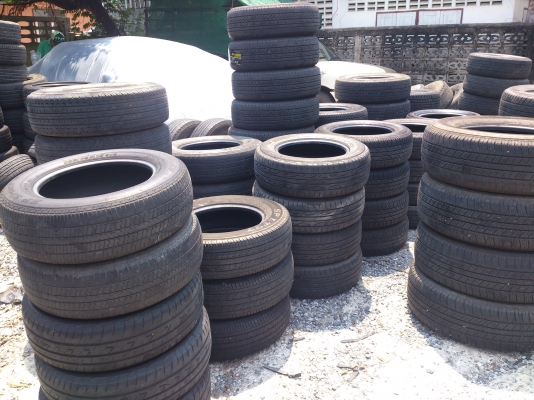 ขายยางเหมาหรือแยกขายจำนวน250เส้นยางปี13  มีทั้ง  ขนาด 15, 16, 17 ยางปี13 ดอกยางเต็มสดนิ่มลึกทุกเส้นไม่แตกลายไม่ร้าวไม่กินข้าง