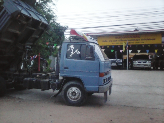 หกล้อ อีซูซุ NPR-59LU5F-115สั่่งลุยแท้ ปี38 ดััมสามมิตร5คิว สภาพดีเดิมๆสวยจัดทั้งคัน เล่มทะเบียนเอกสาร  ม.79 รถไม่ได้ล่างมา3ฤดูฝน ครับ