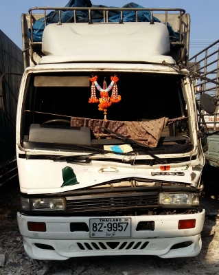 ขายตามสภาพครับ หัวเก๋งสิงห์ไฮเทค หัวแคบ มีแค็ป โดนจิ้มมานิดหน่อยยังสวย ซ่อมได้ แต่เป็นรถใช้เองก็เลยไม่ซ่อมเปลี่ยนใหม่ ดูของได้ที่ลาดพร้าว71ครับ ติดต่อที่ ภุชงค์ 083-7344696 ครับ ขาย 30,000บ.ครับ