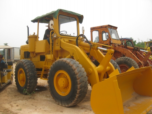 รถตักล้อยาง JH