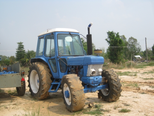 รถไถฟอร์ด 7610 มีบริการต่อใบดันหน้า