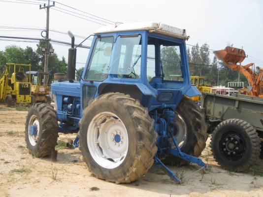 รถไถฟอร์ด 7610 มีบริการต่อใบดันหน้า