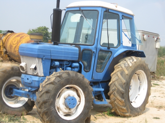 รถไถฟอร์ด 7610 มีบริการต่อใบดันหน้า