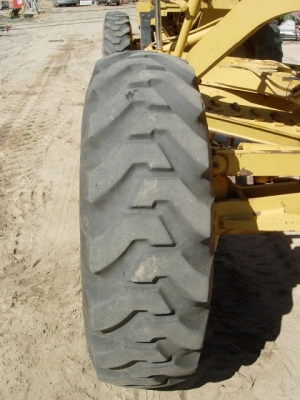 CAT 140H #2ZK00517  (Scarifier) Tel : 098-858-5524 สามภพครับ