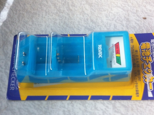 เครื่องเข็ดถ่าน BATTERY CHECKER ยี่ห้อ REVEX แสดงค้วยเข็มบนแถบสี