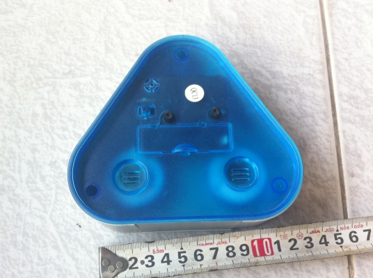 ขุดนาฬิกาตัวบอกอุณหภูมิและตัวบอกความชื้นสัมพัทธ์ในอากาศสามข่อง